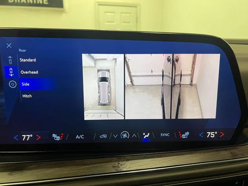 Used 2025 Chevrolet Suburban LT image 52