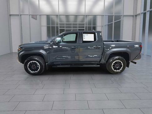 Used 2025 Toyota Tacoma TRD Off-Road AWD/4WD image 5