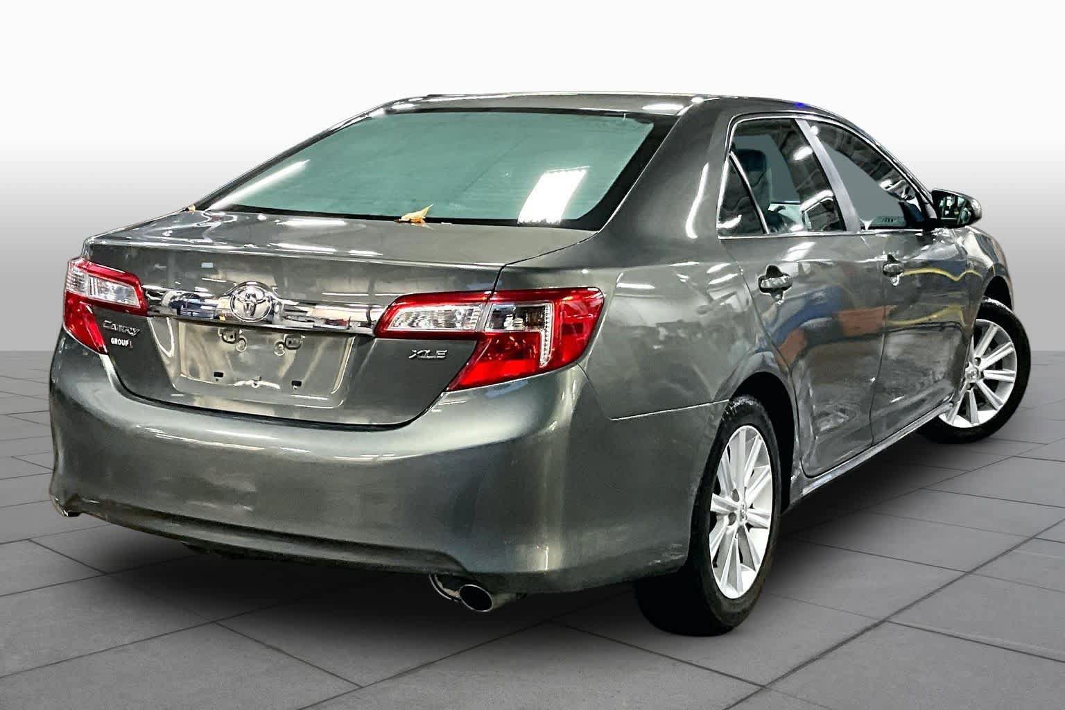 Used 2014 Toyota Camry XLE FWD image 13