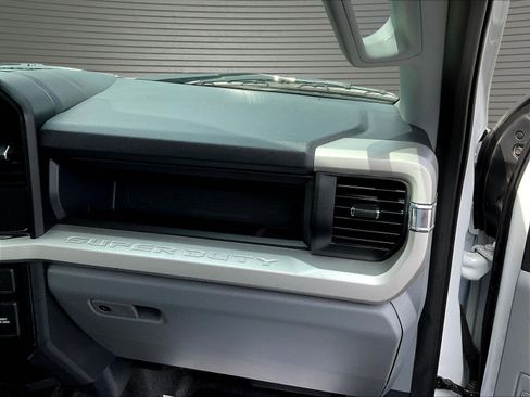 Used 2023 Ford F250 XL w/ 360-Degree Camera Package AWD/4WD image 24