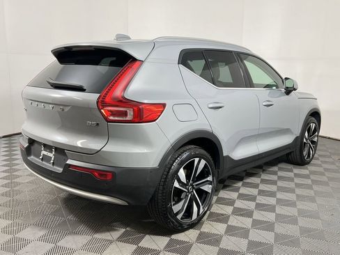 Used 2024 Volvo XC40 B5 Plus image 10