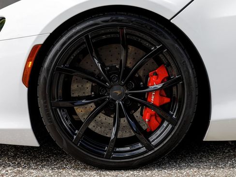 Used 2025 McLaren Artura Spider RWD image 30