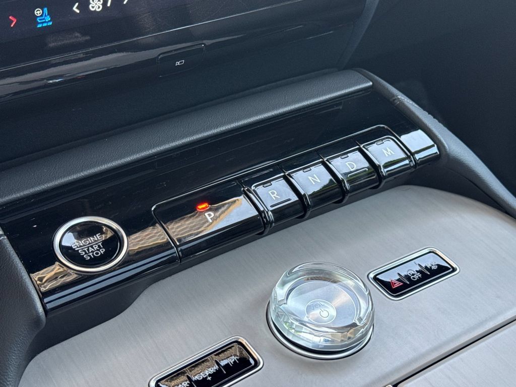 Certified 2025 Lincoln Navigator L Reserve AWD/4WD image 21