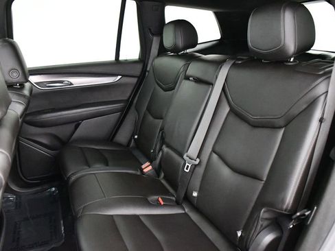 Used 2022 Cadillac XT6 Luxury image 21