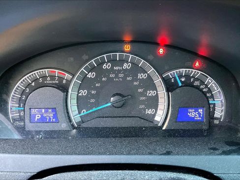 Used 2014 Toyota Camry SE image 24