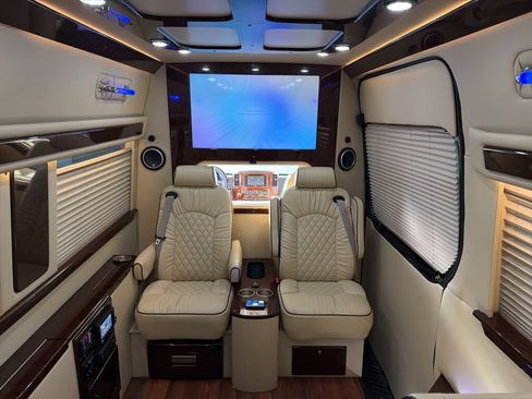 Used 2017 Mercedes-Benz Sprinter 3500 image 30