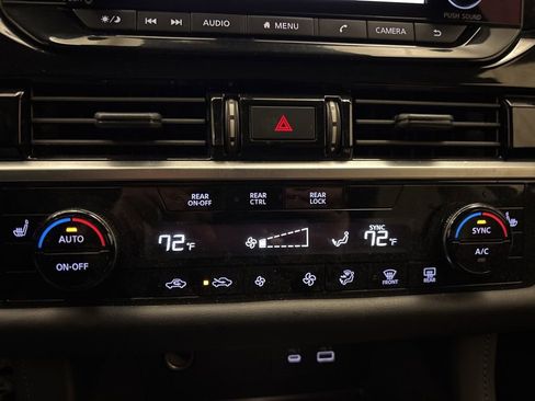 Used 2025 Nissan Pathfinder SV image 18