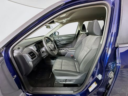 Used 2025 Nissan Rogue SV image 13
