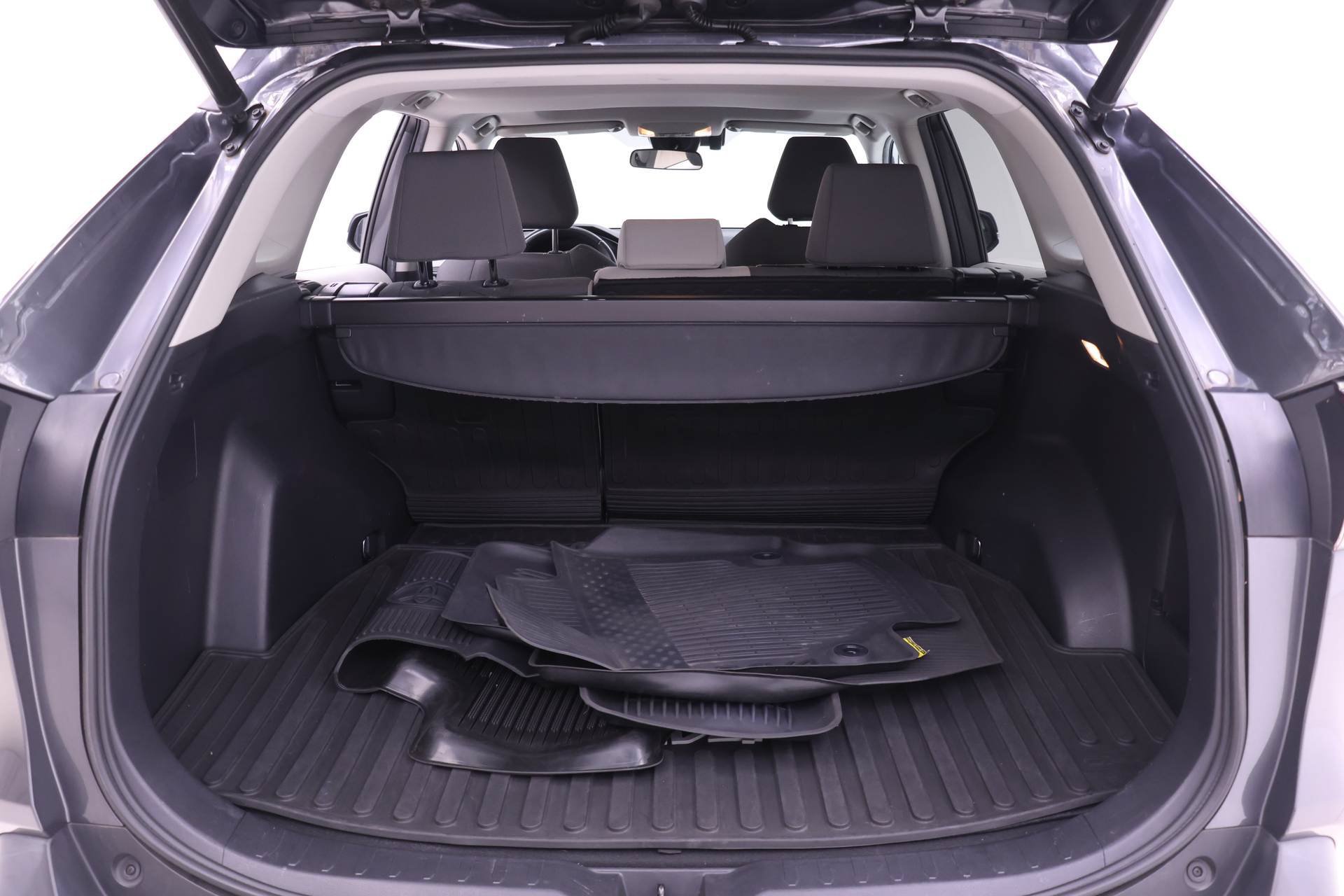 Used 2021 Toyota RAV4 XLE w/ Convenience Package AWD/4WD image 14