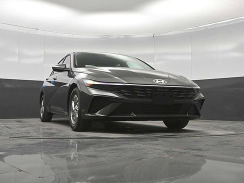 New 2026 Hyundai Elantra SE FWD image 32