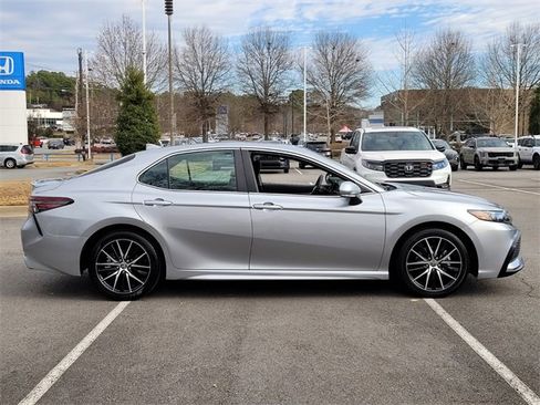 Used 2024 Toyota Camry SE image 2