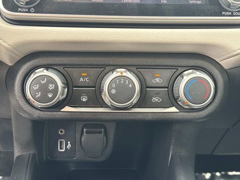 Used 2021 Nissan Versa SV image 22