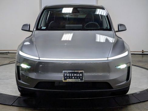 Used 2026 Tesla Model Y AWD image 3