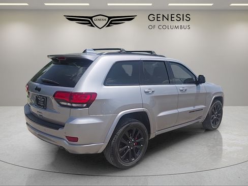 Used 2018 Jeep Grand Cherokee Altitude AWD/4WD image 3