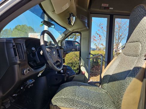 Used 2013 Chevrolet Express 4500 w/ Shuttle Bus Package image 18