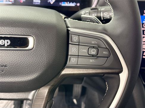 Used 2026 Jeep Grand Cherokee Limited AWD/4WD image 19