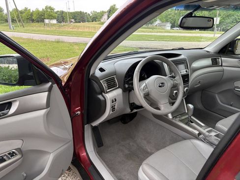 Used 2010 Subaru Forester 2.5X Limited AWD/4WD image 11