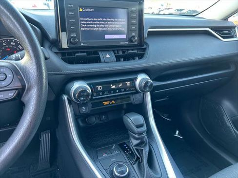 Certified 2022 Toyota RAV4 XLE w/ Convenience Package AWD/4WD image 18