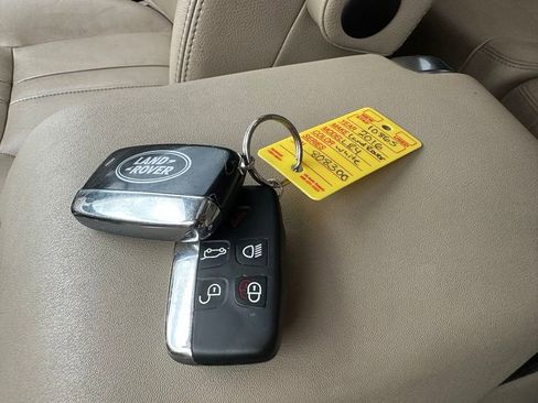 Used 2016 Land Rover LR4 HSE AWD/4WD image 8