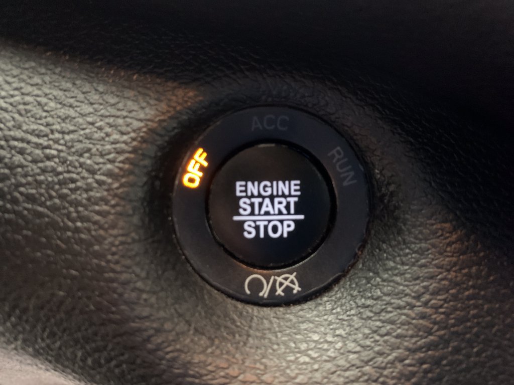 Used 2019 Jeep Cherokee Limited w/ Luxury Group AWD/4WD image 17