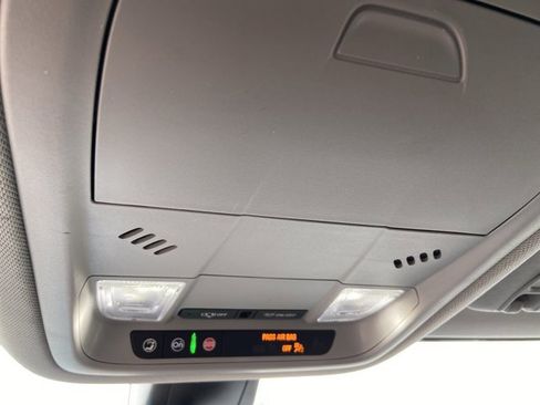 Used 2022 GMC Acadia SLE w/ Driver Convenience Package image 43