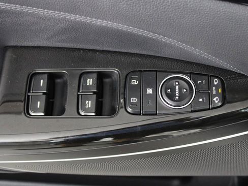 Used 2019 Kia Cadenza Technology image 23