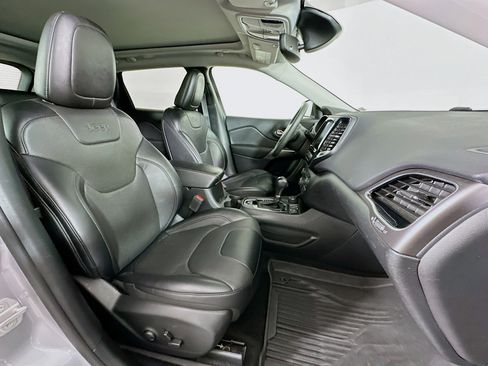 Used 2022 Jeep Cherokee Limited w/ Elite Package image 32