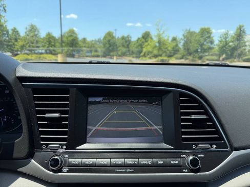 Used 2017 Hyundai Elantra SE FWD image 23