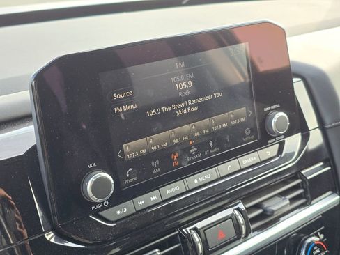 Used 2024 Nissan Pathfinder SV image 31