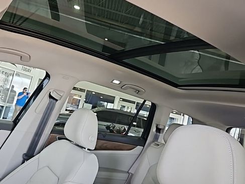 New 2026 Volkswagen Atlas SE FWD image 32