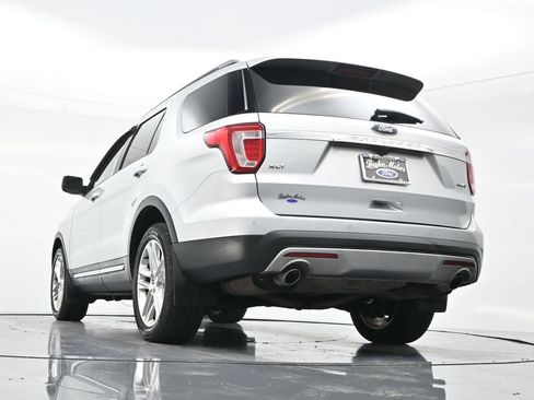 Used 2017 Ford Explorer XLT w/ Equipment Group 202A AWD/4WD image 51