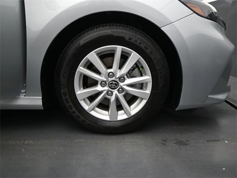 Used 2025 Toyota Camry LE image 18