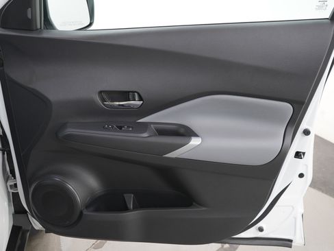 Used 2024 Nissan Kicks SR w/ SR Premium Package image 11