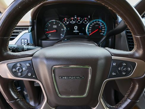 Used 2019 GMC Yukon Denali w/ Denali Ultimate Package AWD/4WD image 28