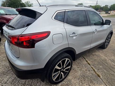 Used 2018 Nissan Rogue Sport SL FWD image 6