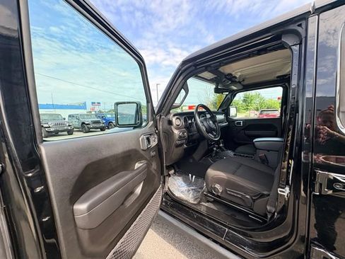 Used 2023 Jeep Wrangler Unlimited w/ Dual Top Group AWD/4WD image 21