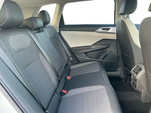 New 2025 Volkswagen Taos SE image 18