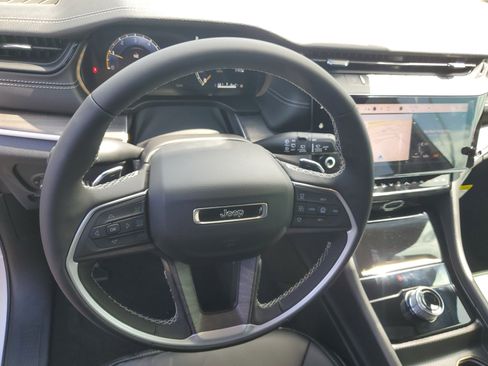 New 2026 Jeep Grand Cherokee Limited RWD image 11