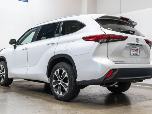 Used 2023 Toyota Highlander XLE FWD image 7