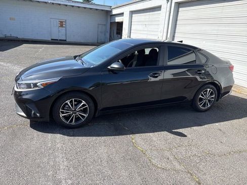 Used 2023 Kia Forte LXS FWD image 2