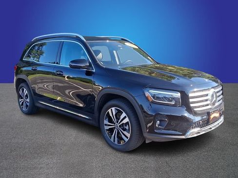 Used 2025 Mercedes-Benz GLB 250 4MATIC image 3