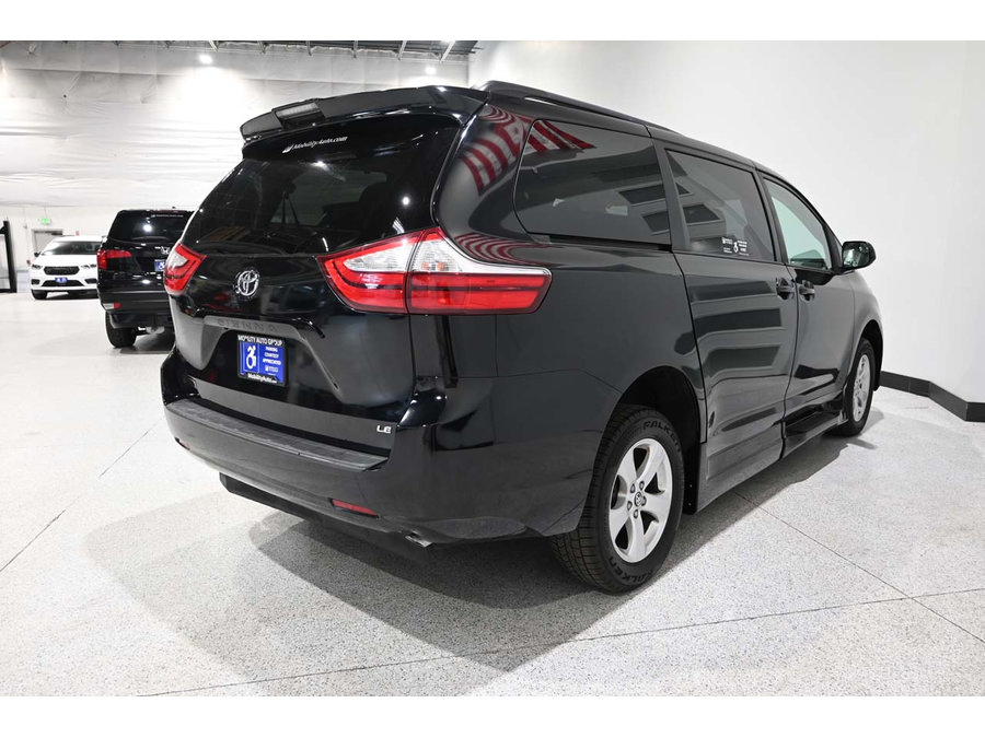 Used 2018 Toyota Sienna LE FWD image 6