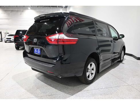 Used 2018 Toyota Sienna LE FWD image 6