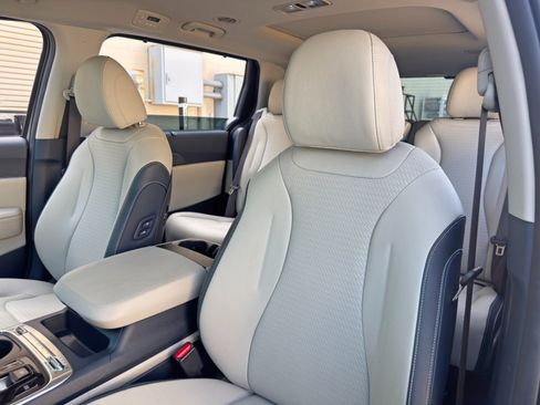 Used 2025 Kia Carnival SX Prestige FWD image 44