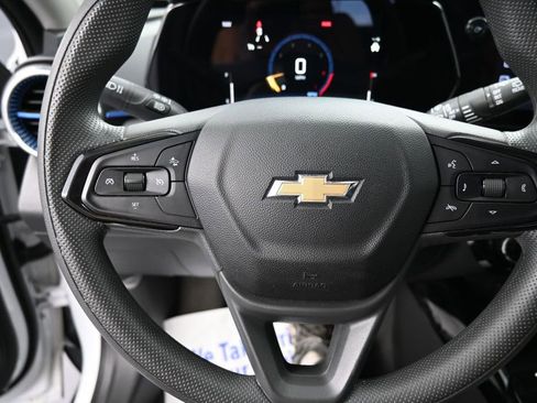 Used 2025 Chevrolet Trax LT FWD image 37