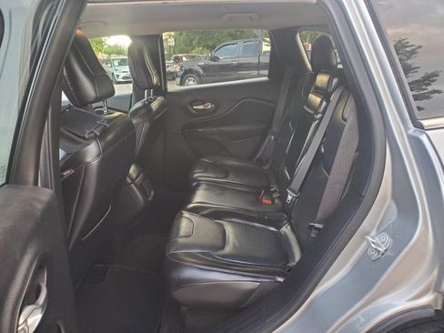 Used 2016 Jeep Cherokee Limited FWD image 14