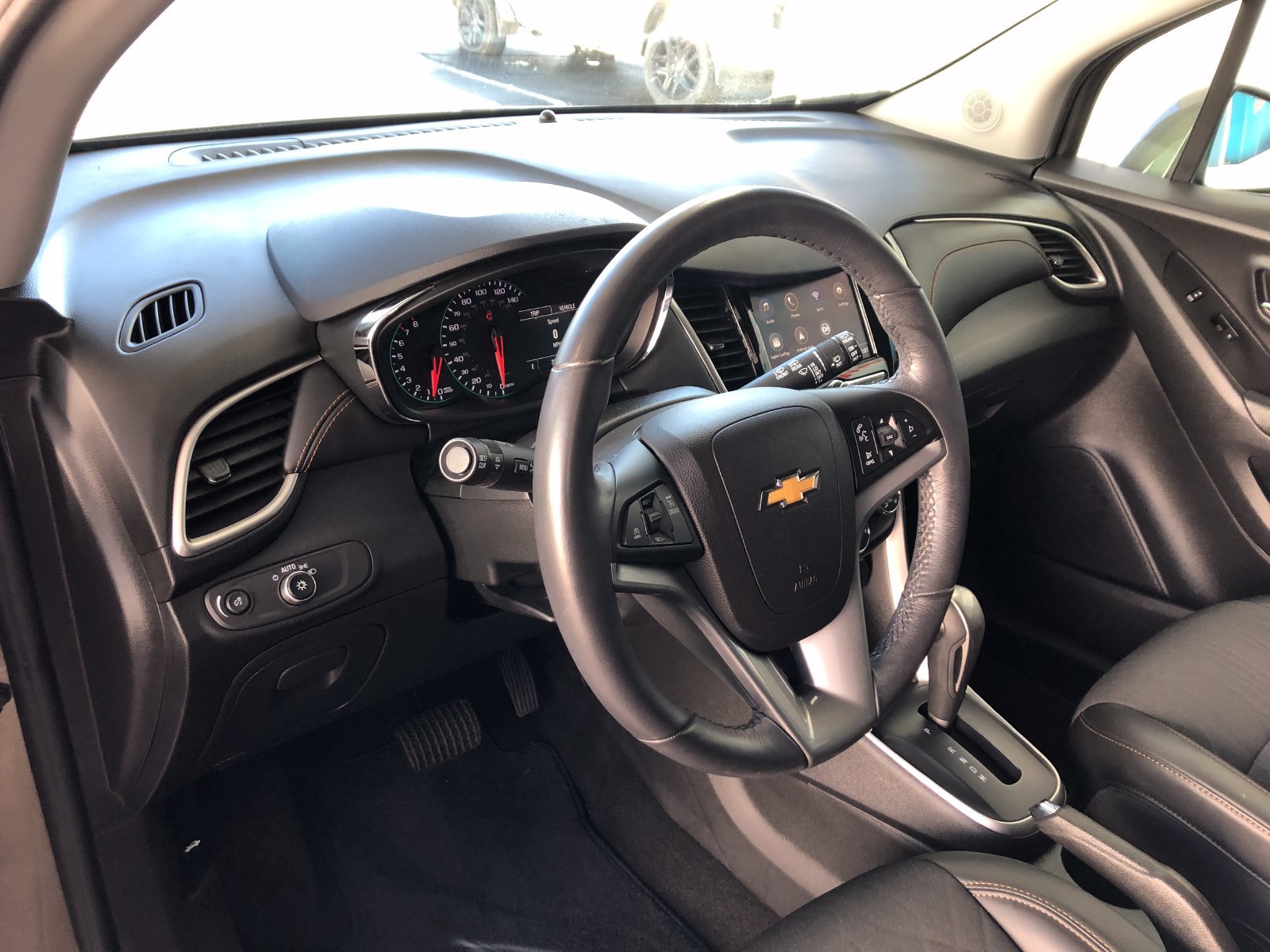 Used 2022 Chevrolet Trax LT w/ LT Convenience Package AWD/4WD image 16