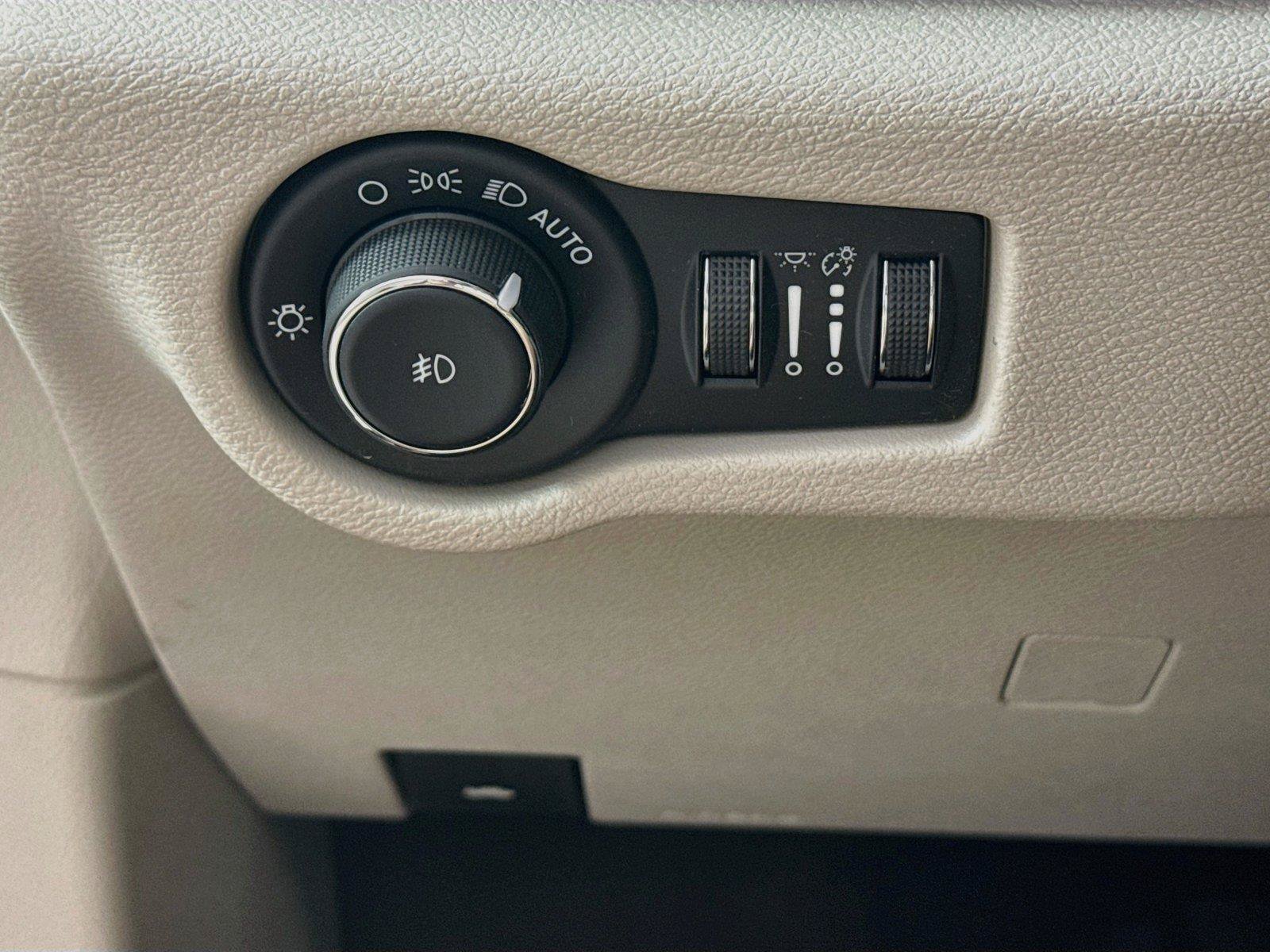 Used 2022 Chrysler Pacifica Touring-L AWD/4WD image 14