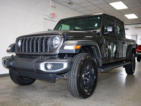 Certified 2024 Jeep Gladiator Sport AWD/4WD image 20