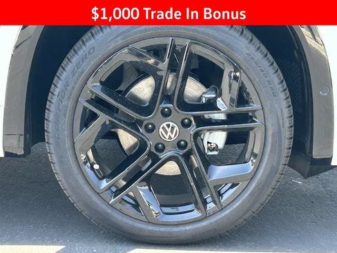 New 2026 Volkswagen Tiguan SE R-Line FWD image 9